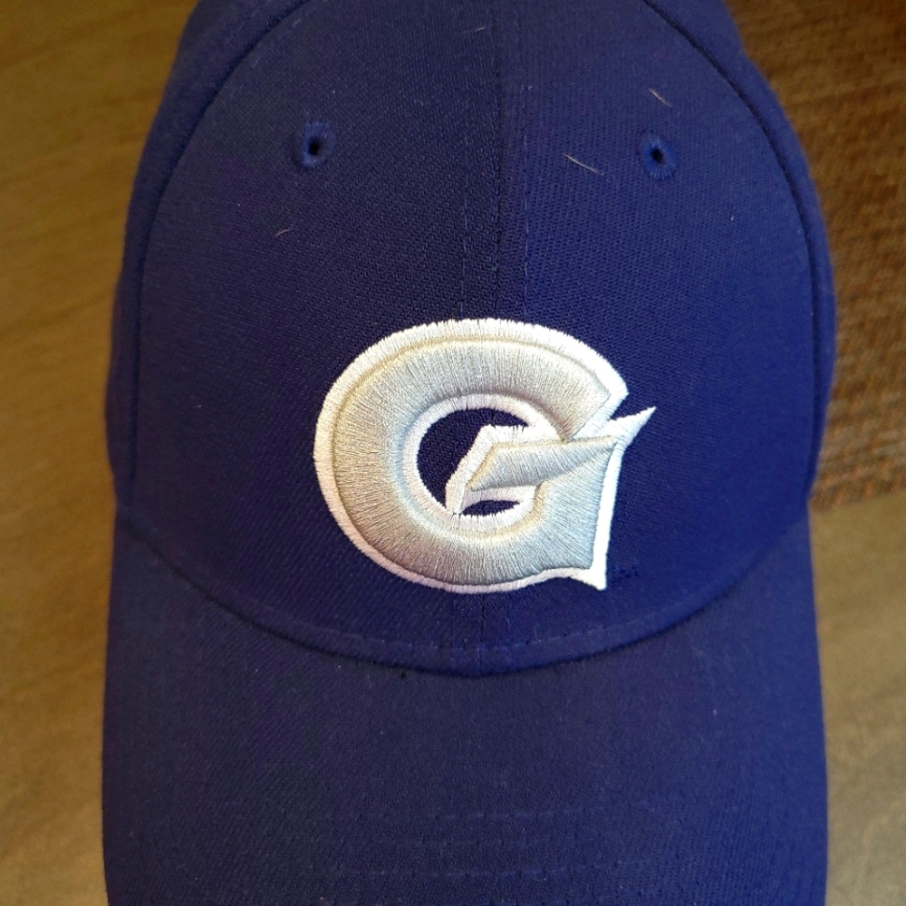 Mens Geogetown Hoyas Flex-Fit Baseball Cap